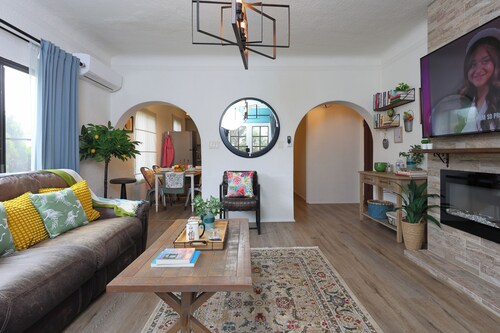Outstanding Hideaway 10 mins. drive to Disneyland