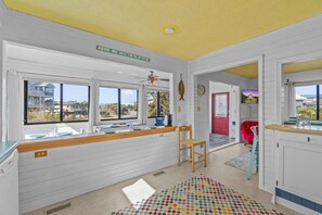 Interior - Soundside Dog Friendly w/ Hot Tub, Smart TVs, Community Pool & Tennis/Pickleball (Avon)