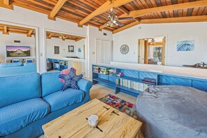 3 bedrooms, desk, free WiFi, bed sheets - Soundside Dog Friendly w/ Hot Tub, Smart TVs, Community Pool & Tennis/Pickleball (Avon)