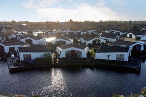 Exterior - Amicitia (Lemmer)