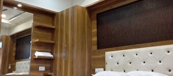 Peaceful location, clean room, near to Mahakal Jyotirling - Nandi