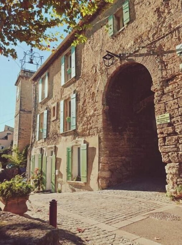 Exterior - L'appartement de L'arche (Châteauneuf-de-Gadagne)