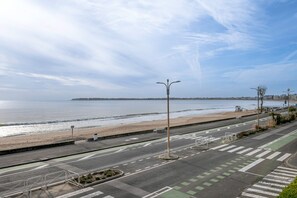 Na praia
