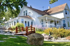 Exterior - Bluebird Inn - The Farmhouse (Fish Haven)