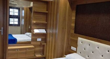 Peaceful location, clean room, near to Mahakal Jyotirling - Damru