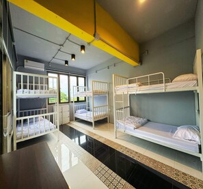 書桌、免費無線上網