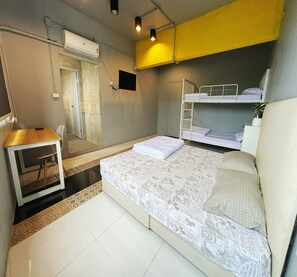 Family Studio Suite, Shared Bathroom | Desk, free WiFi