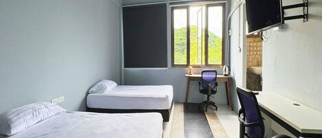 Family Studio Suite, Shared Bathroom | Desk, free WiFi