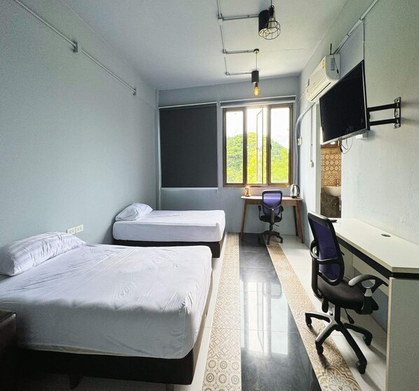 家庭開放式套房, 共用浴室 | 書桌、免費無線上網