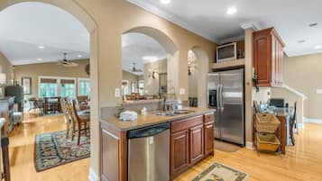 House | Private kitchen | Full-size fridge, microwave, oven, stovetop