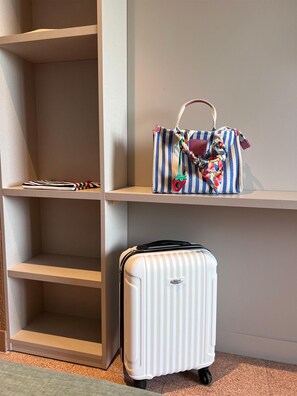 Desk - ALEGRIA Mercury (Santa Susanna)