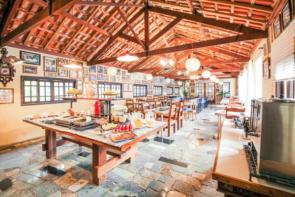 Café da manhã com buffet grátis todos os dias