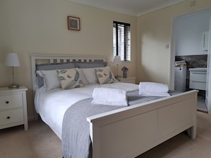 4 chambres, fer et planche à repasser, Wi-Fi, draps fournis