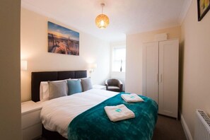 2 quartos, escrivaninha, ferros/tábuas de passar roupa, Wi-Fi