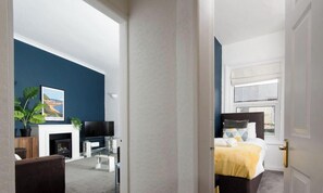 2 Schlafzimmer, Schreibtisch, Bügeleisen/Bügelbrett, WLAN