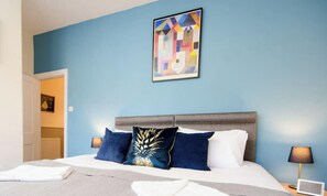 5 bedrooms, desk, iron/ironing board, WiFi