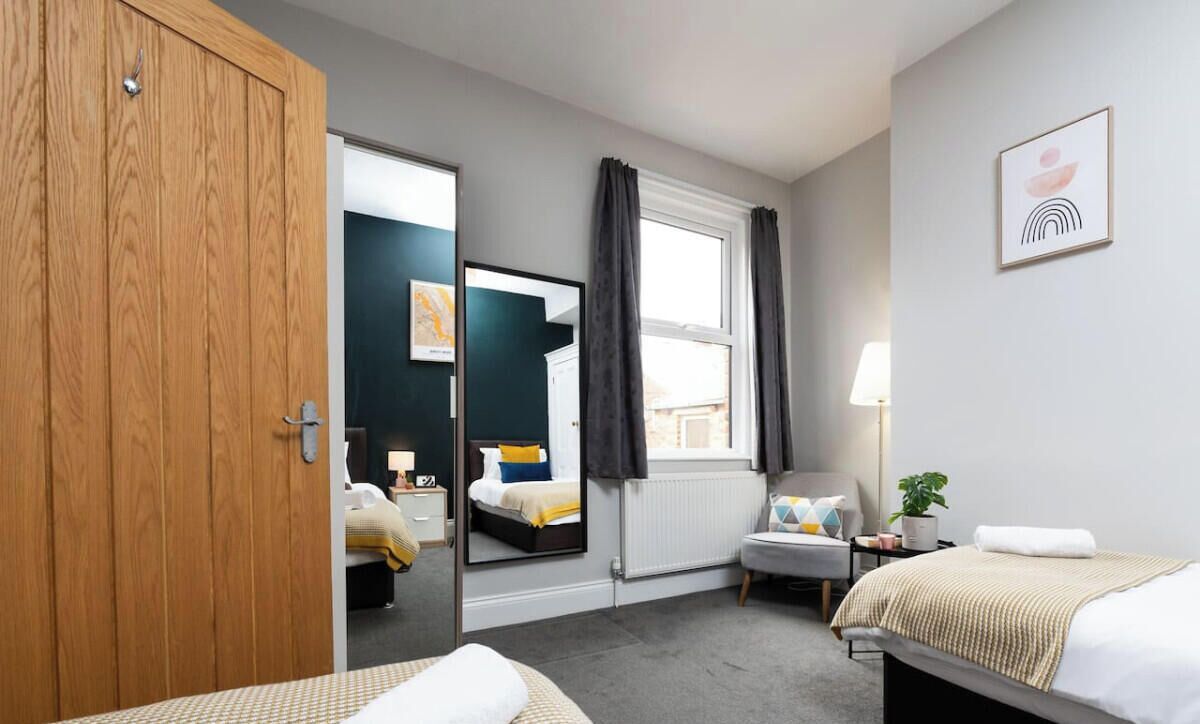 5 bedrooms, desk, iron/ironing board, travel cot