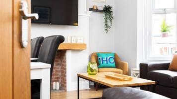TV, fireplace