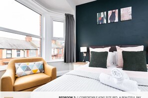 5 habitaciones, escritorio y tabla de planchar con plancha 