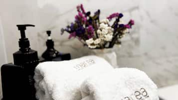 SĂšche-cheveux, serviettes fournies