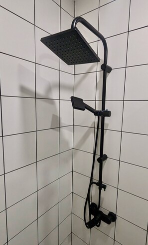 Hårføner og håndklær