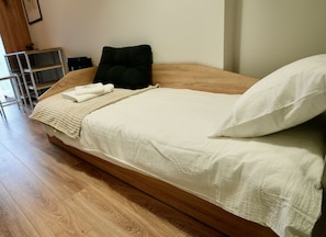 WiFi, bed sheets