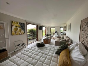1 bedroom, bed sheets