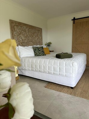 1 bedroom, bed sheets