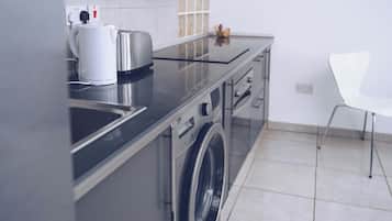 Fridge, cookware/dishes/utensils