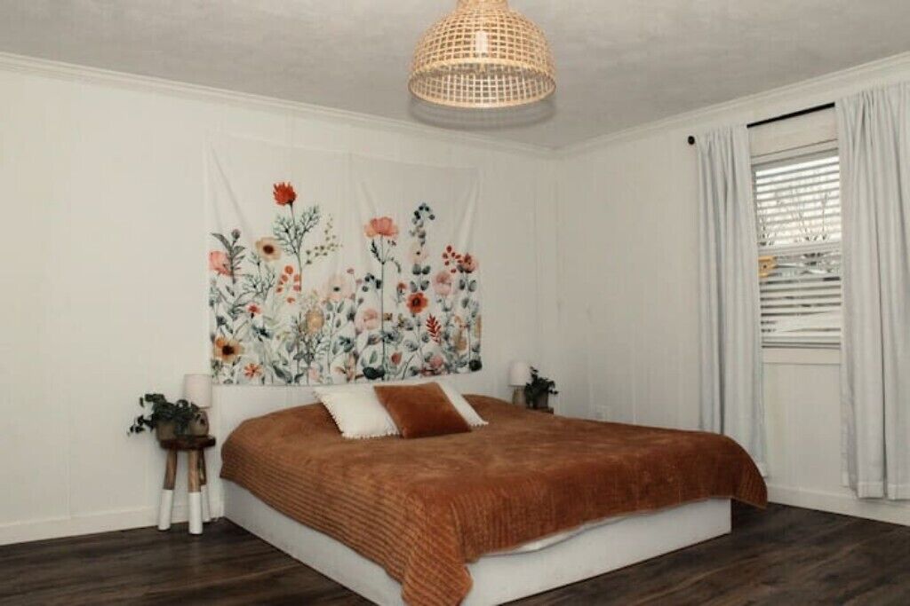 2 slaapkamers, een strijkplank/strijkijzer, reisbedje, wifi