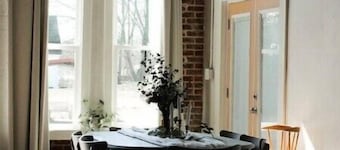 La Banque Stylish and comfy stay