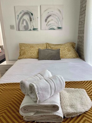 1 slaapkamer, een strijkplank/strijkijzer, wifi, beddengoed
