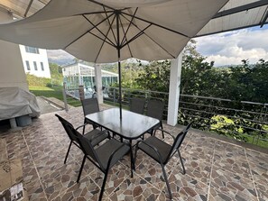 屋外ダイニングエリア
