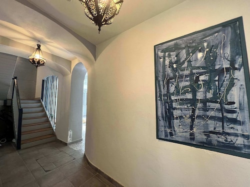 Stylish 2BR contemporary design, perfect vacation