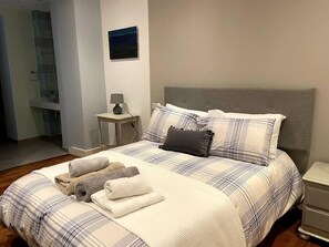 2 Schlafzimmer, Bügeleisen/Bügelbrett, WLAN, Bettwäsche
