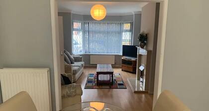 Stunning 3-bed House in Cheadle