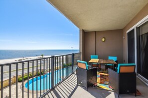 屋外ダイニングエリア