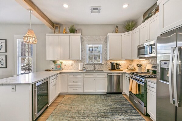 冰箱、微波炉、烤箱、炉灶