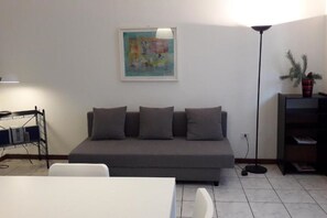 Living area - 1 bedroom apartment in alexandria (Alessandria)