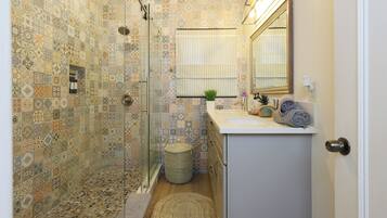 Jetted tub, hair dryer, towels, soap