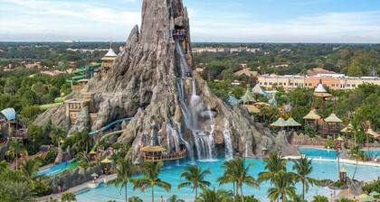The Blissful | Brand NEW R&R retreat w/ PVT pool, grand BRs - mins to Universal