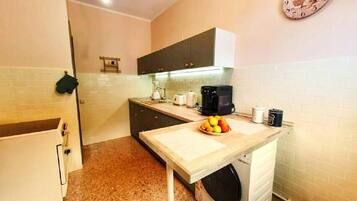 Kühlschrank, Ofen, Herdplatte, Geschirrspüler