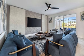 تلفزيون ذكي، ألعاب فيديو، كرة قدم الطاولة، ستيريو