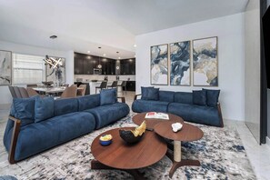 Smart TV, videogames, pebolim, aparelho de som