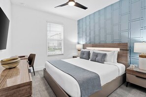 7 quartos, escrivaninha, ferros/tábuas de passar roupa, berço de viagem