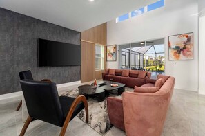 Smart TV, stereo - The Whimsical | Fantasy I-Drive home w ocean themed BR, pool - next to Universal (Orlando)