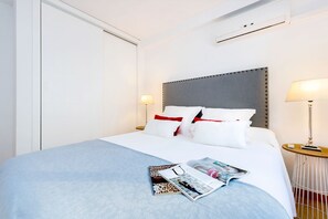 1 bedroom, WiFi, bed sheets - Charming Apartment Next to the Cathedral. Placentines (Seville)