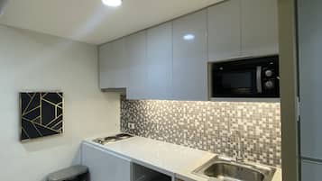 Fridge, microwave, stovetop, electric kettle