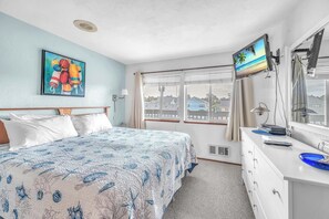 1 bedroom, iron/ironing board, free WiFi, bed sheets - Oceanfront Condo Amazing Views, Charming Nautical Theme, Covered Deck (Newport)