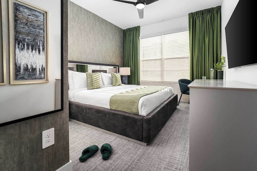 The Fabulous | Trendy New Home W/themed Br, Pvt Pool & Spa - Near Convention Ctr - Orlando